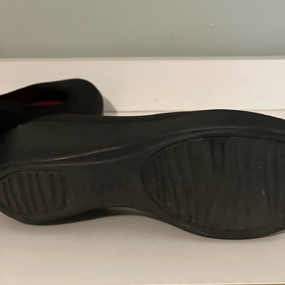 Crocs Size 7 women’s busy day black ballet wedge slip on shoes - Picture 3 of 3